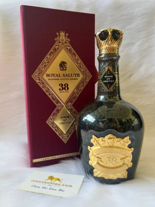 Chivas Royal Salute 38 Năm 2025 (1)