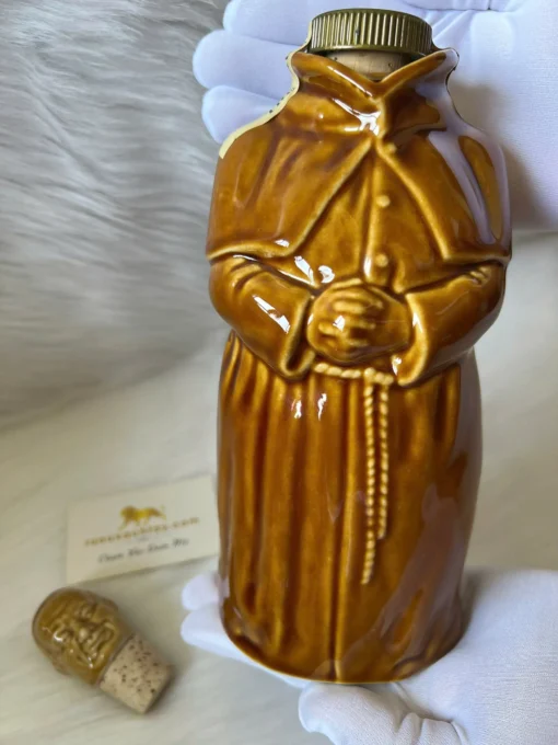 Abbots Choice Figurine Bottled 1970s 75cl (1)