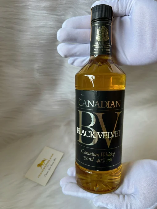 Black Velvet Canadian Whiskey 1982 (1)