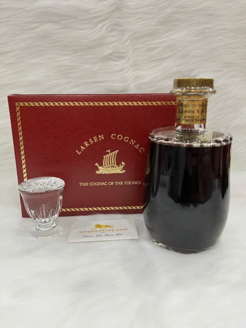 Cognac Larsen Tres Vieille Reserve Baccarat Decanter (3)