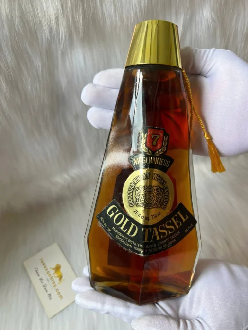 McGuinness Gold Tassel Blended Canadian Whisky 1976 (1)