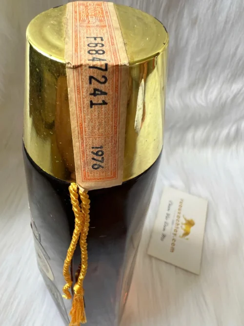 McGuinness Gold Tassel Blended Canadian Whisky 1976 (4)
