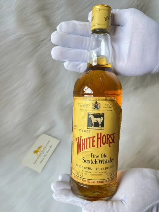White Horse Fine Old Scotch Whisky 1980 (1)