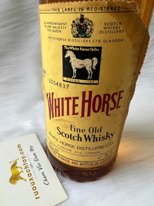 White Horse Fine Old Scotch Whisky 1980 (2)