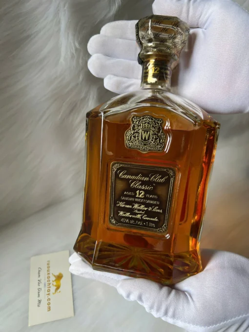 Canadian Club Classic 12YO Blended Canadian Whisky 1977 (1)