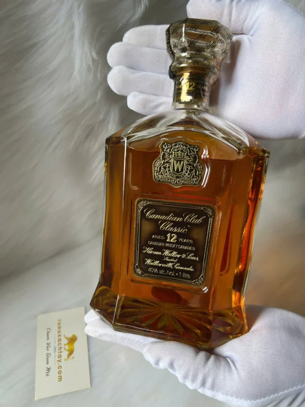 Canadian Club Classic 12YO Blended Canadian Whisky 1977 (1)