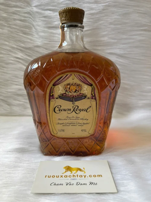 Crown Royal Fine Deluxe Blended Canadian Whisky 1973 (4)