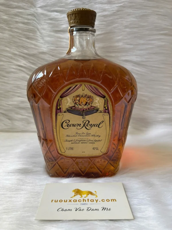 Crown Royal Fine Deluxe Blended Canadian Whisky 1973 (4)