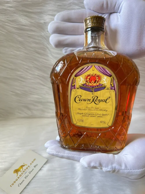 Crown Royal Fine Deluxe Blended Canadian Whisky 1977 1 Litre (1)