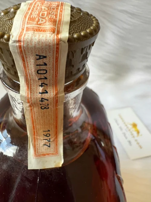 Crown Royal Fine Deluxe Blended Canadian Whisky 1977 1 Litre (2)