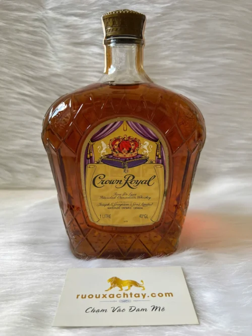 Crown Royal Fine Deluxe Blended Canadian Whisky 1977 1 Litre (4)