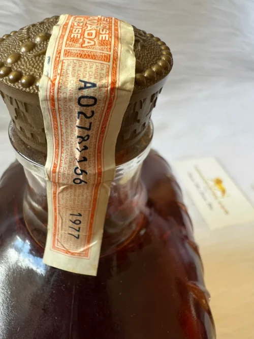 Crown Royal Fine Deluxe Blended Canadian Whisky 1977 One Litre (2)