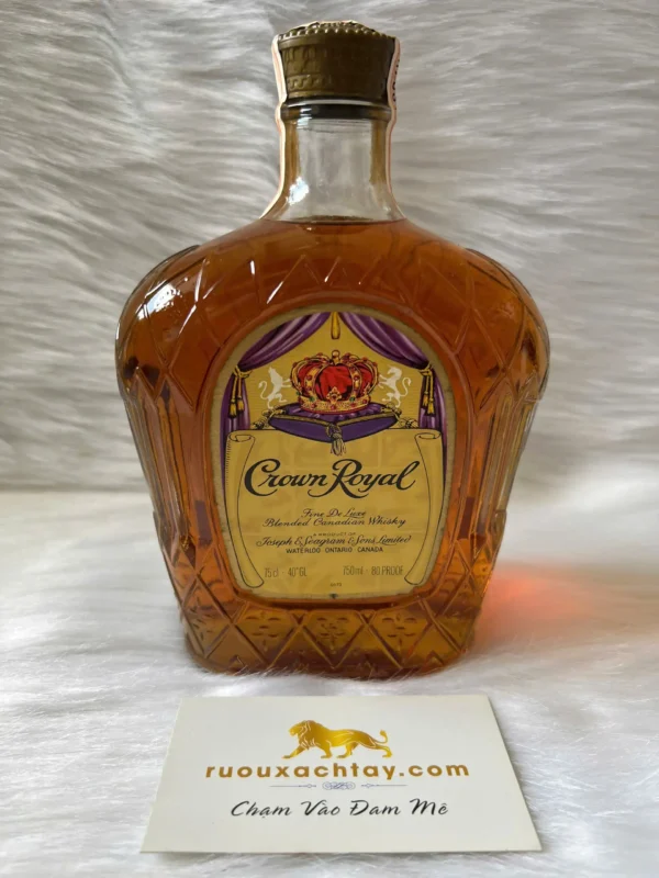 Crown Royal Fine Deluxe Blended Canadian Whisky 1978 (3)