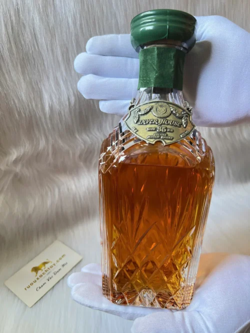 Deluxe Scotch Whisky Inver House 35yo Crystal Decanter (1)