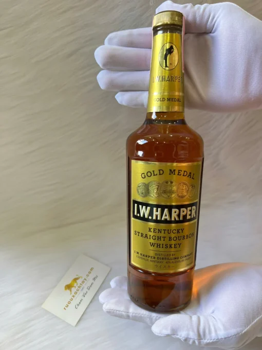 I W Harper Gold Medal Kentucky Straight Bourbon Whiskey (1)