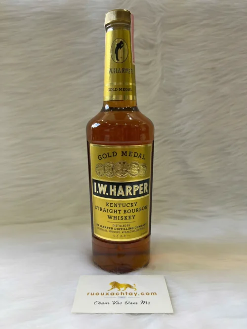 I W Harper Gold Medal Kentucky Straight Bourbon Whiskey (3)