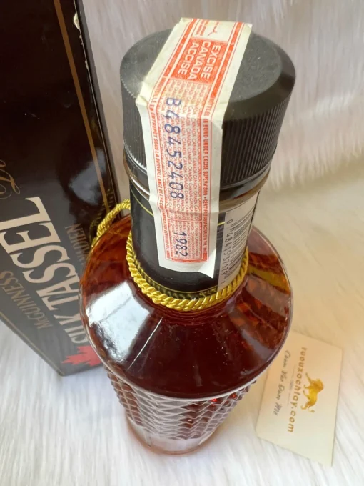 McGuinness Silk Tassel 12yo Deluxe Blended Canadian Whisky 1982 (1)