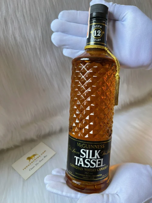 McGuinness Silk Tassel 12yo Deluxe Blended Canadian Whisky 1990 (3)