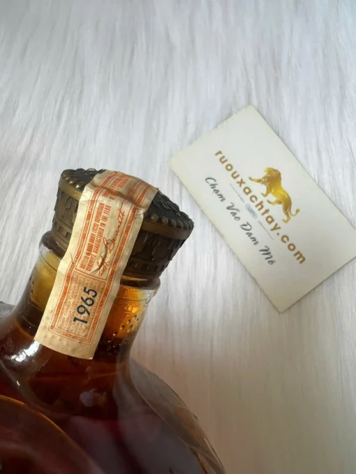 Seagrams Crown Royal Canadian Whisky 1965 (1)
