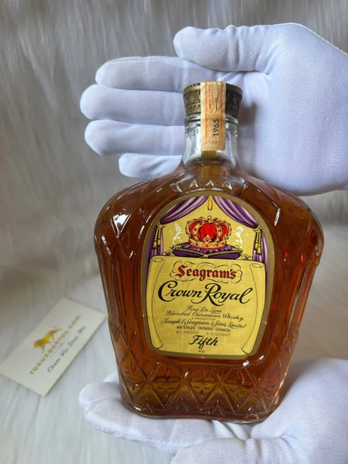 Seagrams Crown Royal Canadian Whisky 1965 (2)