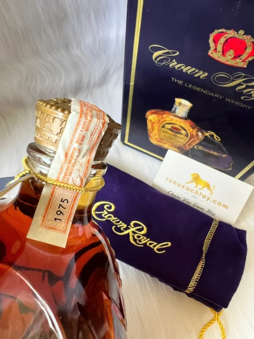 Seagrams Crown Royal Canadian Whisky 1975 (1)