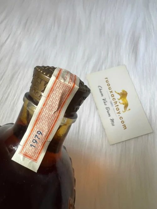 Seagrams Crown Royal Canadian Whisky 1979 (1)