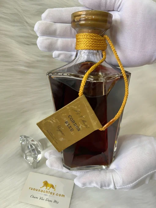 Cognac Martell Cordon Bleu 1970s Baccarat Crystal Decanter (1)