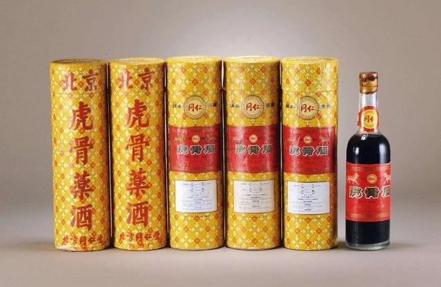 Nếu Bạn Không Biết Lịch Sử Của Rượu Trung Quốc, Bạn Sẽ Bỏ Lỡ Bao Nhiêu Loại Rượu Quý Hiếm Và Ngon? 10 Rượu xương hổ Đồng Nhân Đường những năm 1980