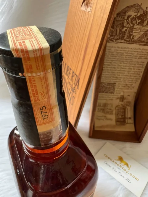 1975 Alberta Springs Old Time Canadian Whisky 7 1975 Alberta Springs Old Time Canadian Whisky (2)