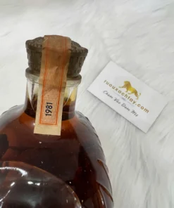 1981 Crown Royal Canadian Whisky 1000ml (1)