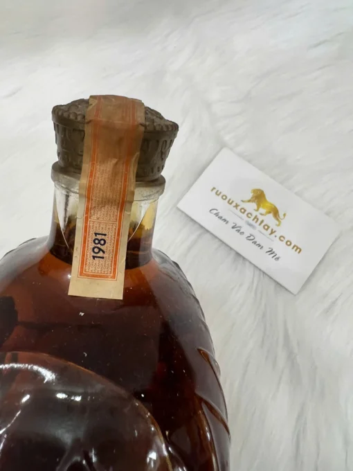 1981 Crown Royal Canadian Whisky 1000ml (1)