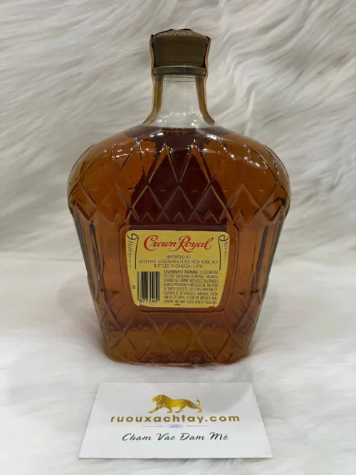 1981 Crown Royal Canadian Whisky 1000ml (3)