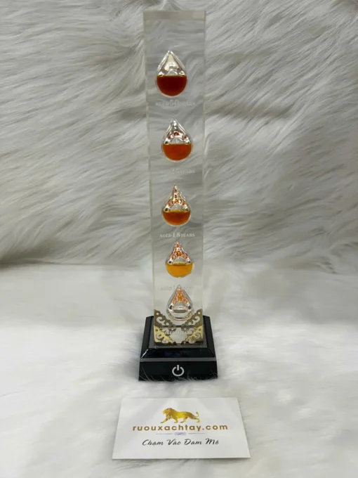 Cột Hiển Thị Tuổi Và Màu Rượu Yamazaki 0 Năm, 12 Năm, 18 Năm, 25 Năm, 50 Năm (1)