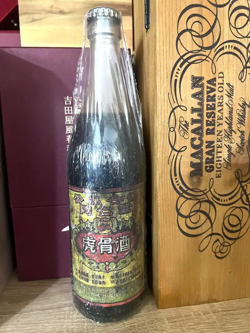 Bạn Có Thể Không Bao Giờ Nhìn Thấy Những Loại Rượu Xưa Đã Tuyệt Chủng Này Nữa 3 Hổ cốt tửu Đồng Nhân Đường những năm 1950-1960