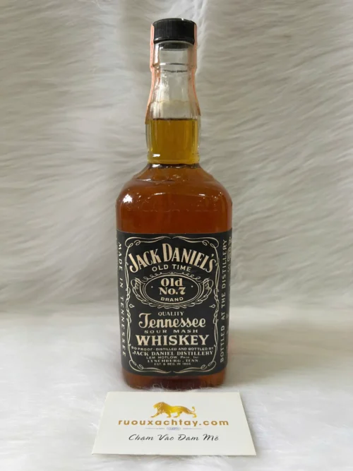 Jack Daniels Old No7 Tennessee Whiskey Vintage 1970s 750ml (2)