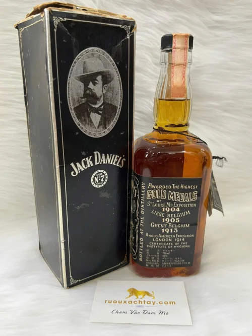 Jack Daniels Old No7 Tennessee Whiskey Vintage 1970s 750ml Fullbox 6 Jack Daniels Old No7 Tennessee Whiskey Vintage 1970s 750ml Fullbox (4)
