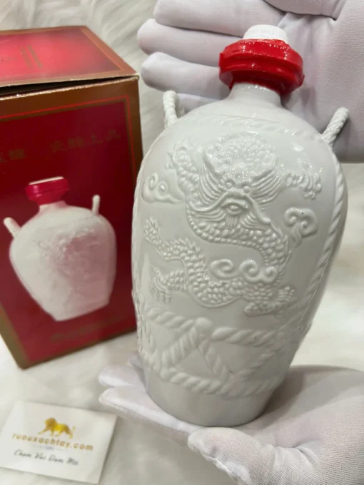Kinmen Kaoliang Liquor in Porcelain Jar (1)