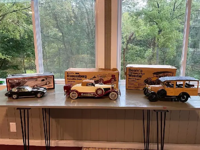 Beam Car Decanters 1970 Bobby Unser Gurney Eagle Racing Car 11 Những mẫu rượu hình xe hơi của Beam luôn có 1 vị trí cao trong lòng người hâm mộ