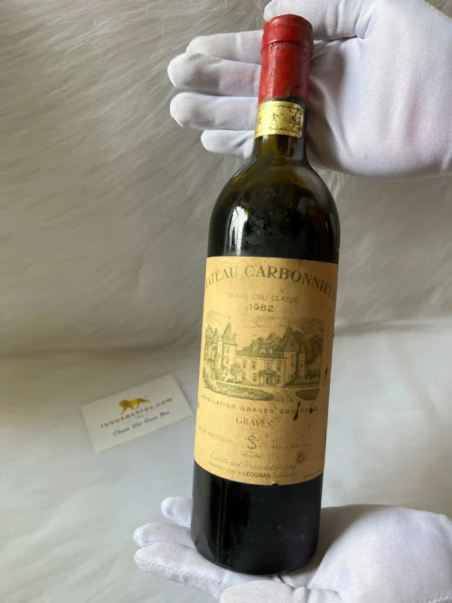 1982 Chateau Carbonnieux (1)