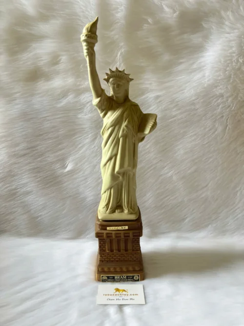 1985 Jim Beam Whiskey Statue Of Liberty Decanter (1)