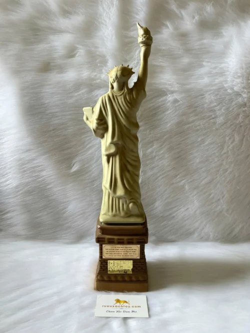1985 Jim Beam Whiskey Statue Of Liberty Decanter (2)