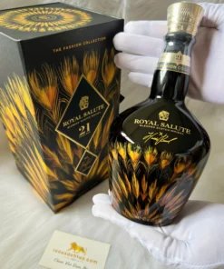 Chivas Royal Salute 21 Years Harris Reed Edition Gold ( 2024 ) (1)