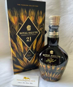 Chivas Royal Salute 21 Years Harris Reed Edition Gold ( 2024 ) (2)