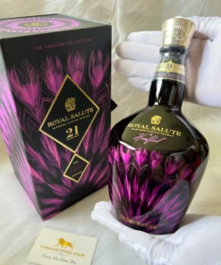 Chivas Royal Salute 21 Years Harris Reed Edition Pink (2024)