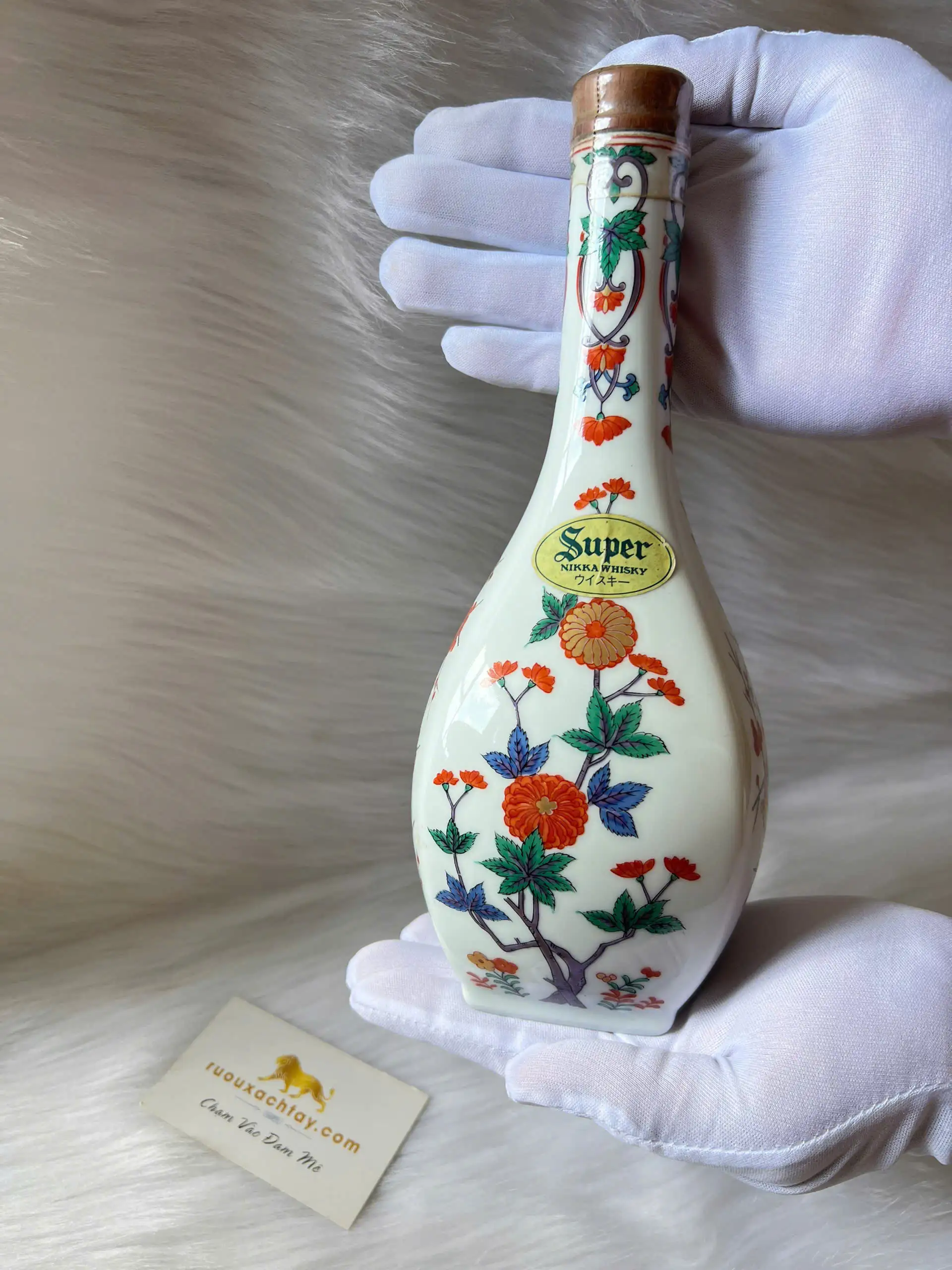 Nikka Super Whisky Arita Ceramic Decanter 1 Nikka Super Whisky Arita Ceramic Decanter (1)