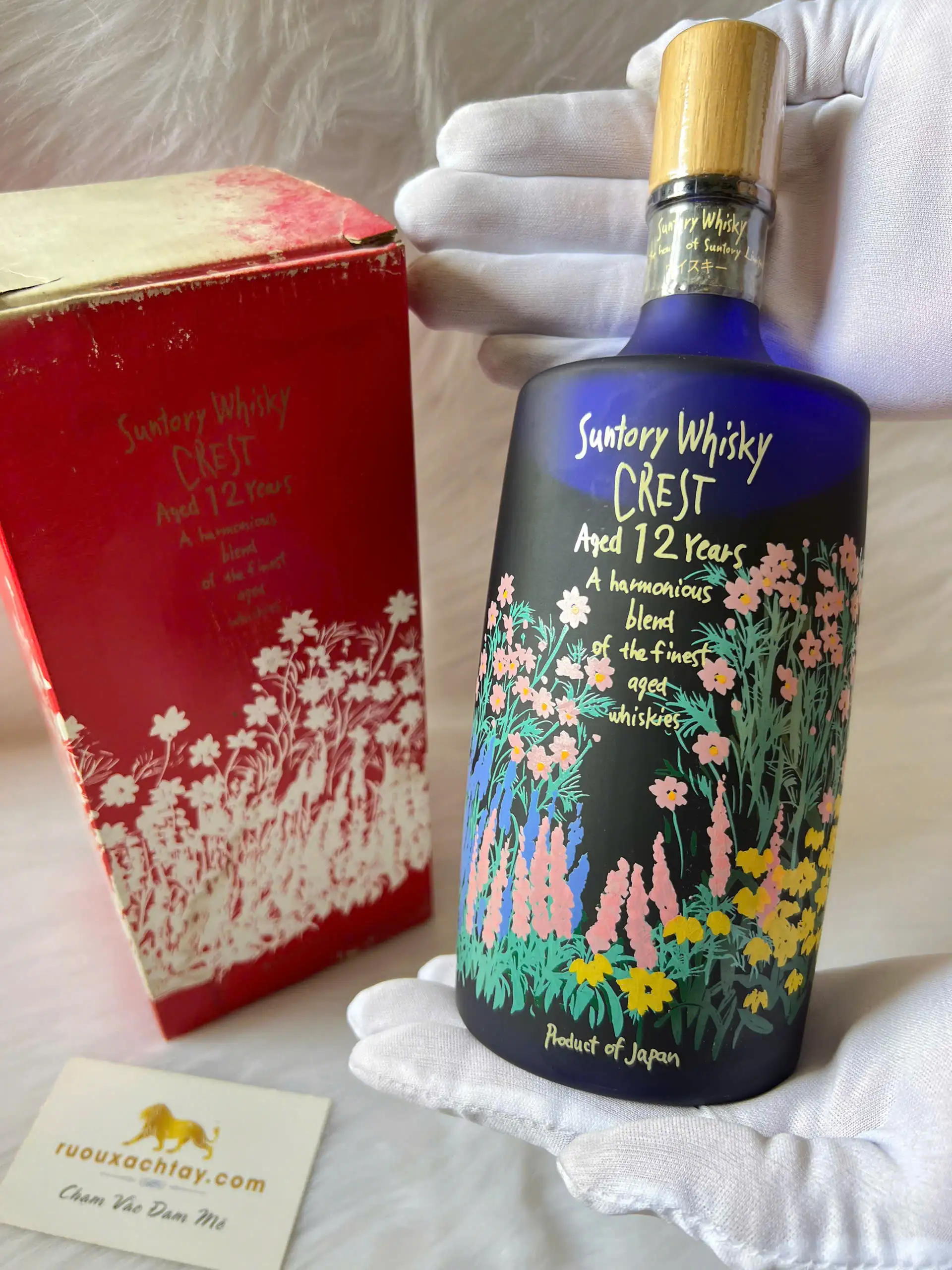 Suntory Whisky Crest Aged 12 Years Autumn Flowers 1 Suntory Whisky Crest Aged 12 Years Autumn Flowers (1)