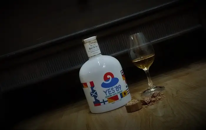 Suntory Royal YES 1989 Porcelain Decanter 6 Tasting Suntory Royal YES 89 Porcelain Decanter