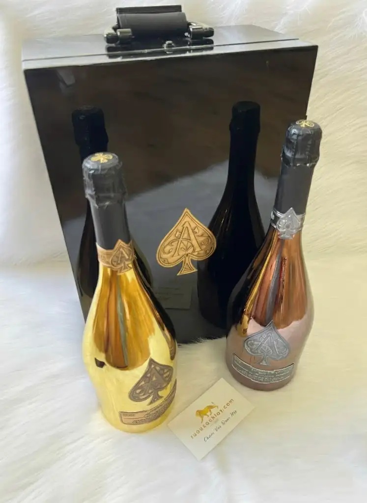 Gift Set 2 Champagne Armand De Brignac Gold Brut & Armand De Brignac Blanc de Noirs 1 Gift Set 2 Champagne Armand De Brignac Gold Brut & Armand De Brignac Blanc de Noirs (1)