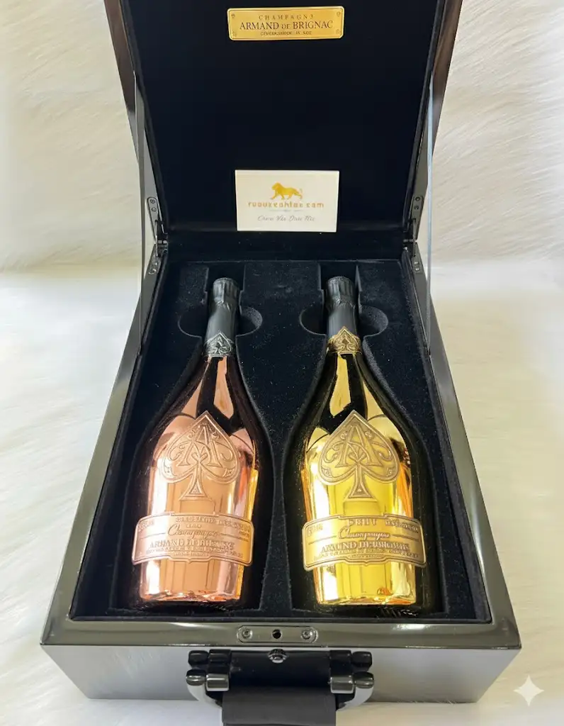 Gift Set 2 Champagne Armand De Brignac Gold Brut & Armand De Brignac Blanc de Noirs 3 Gift Set 2 Champagne Armand De Brignac Gold Brut & Armand De Brignac Blanc de Noirs (2)