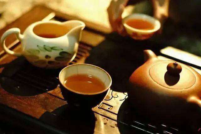 Rót trà phải vơi